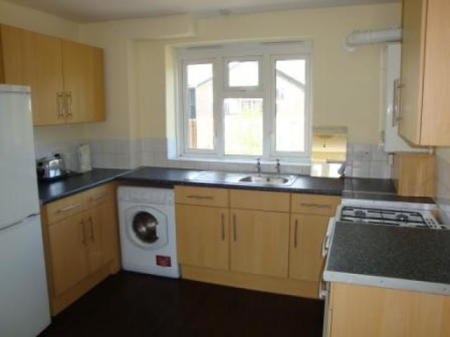 			3 Bedroom, 1 bath, 1 reception Flat			 Elmfield Road, FINCHLEY